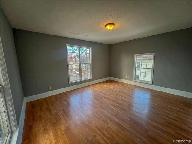 1226 N Grand River Avenue, Lansing, MI 48906