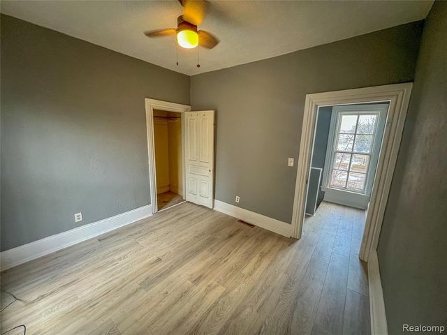 1226 N Grand River Avenue, Lansing, MI 48906