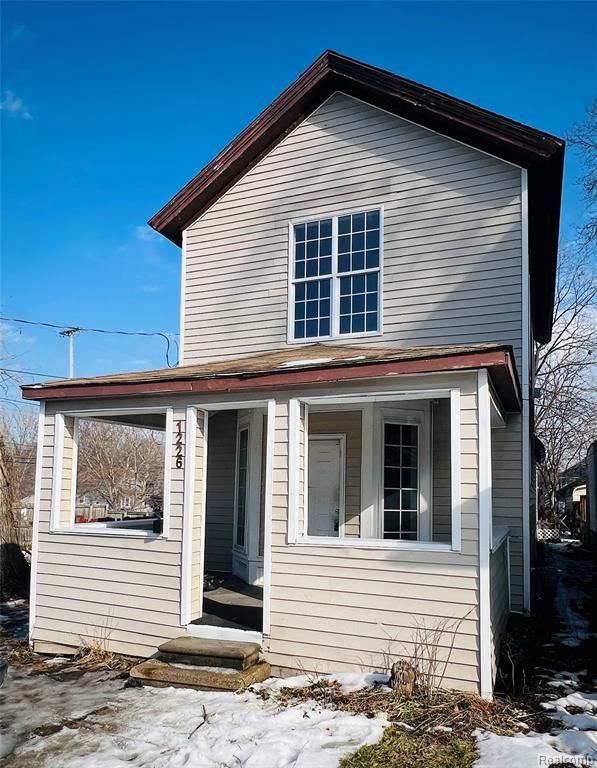 1226 N Grand River Avenue, Lansing, MI 48906