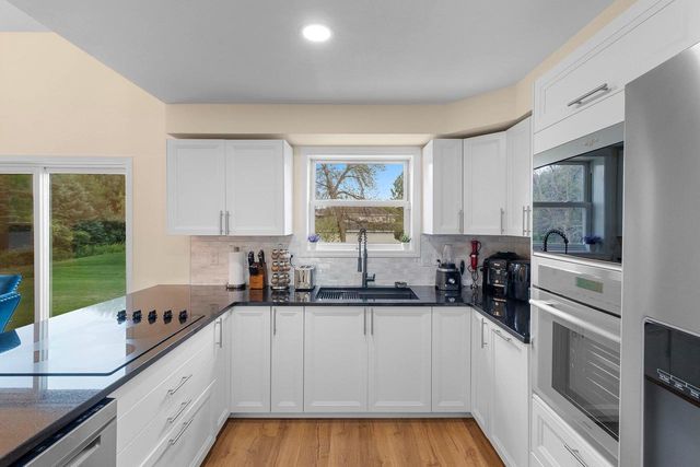 1087 STILLMEADOW LANE, Menasha, WI 54952