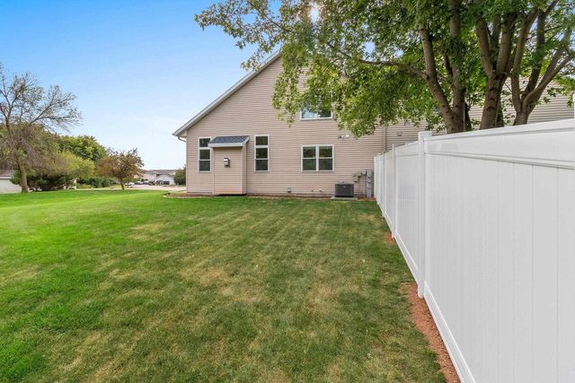 1087 STILLMEADOW LANE, Menasha, WI 54952