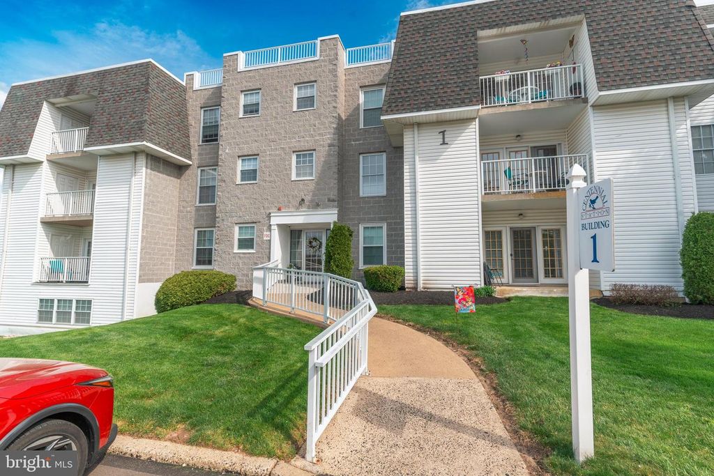 1000 CENTENNIAL STATION DR, Warminster, PA 18974