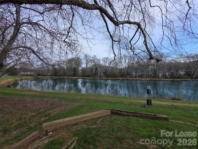 7325 Winery Lane, Charlotte, NC 28227