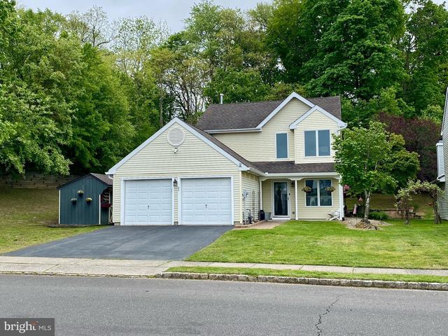 24 TUDOR DR, Burlington, NJ 08016