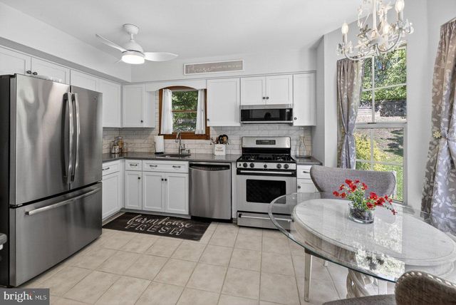 24 TUDOR DR, Burlington, NJ 08016