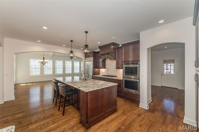 30 Meadowbrook Country Club Estate, Ballwin, MO 63011