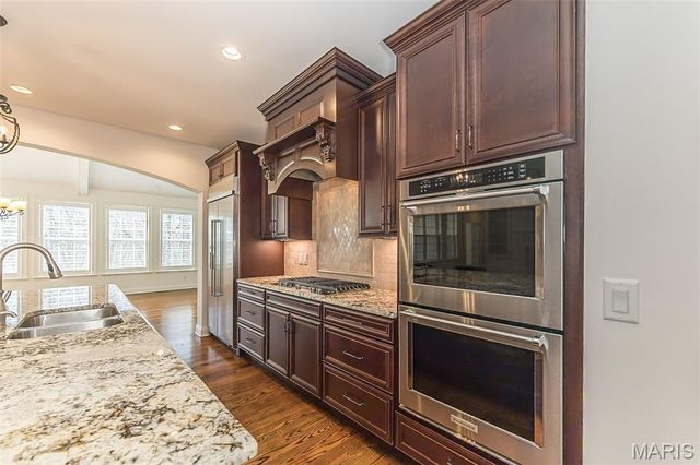 30 Meadowbrook Country Club Estate, Ballwin, MO 63011