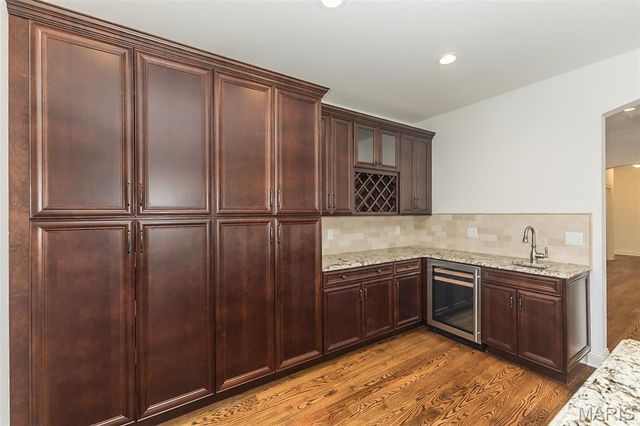 30 Meadowbrook Country Club Estate, Ballwin, MO 63011