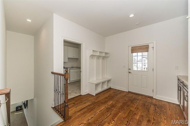 30 Meadowbrook Country Club Estate, Ballwin, MO 63011