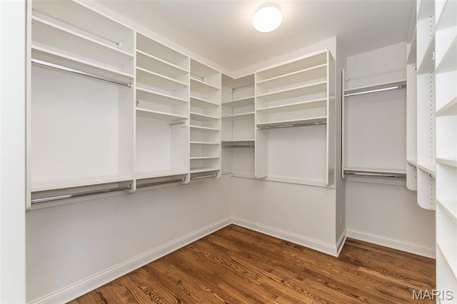 30 Meadowbrook Country Club Estate, Ballwin, MO 63011