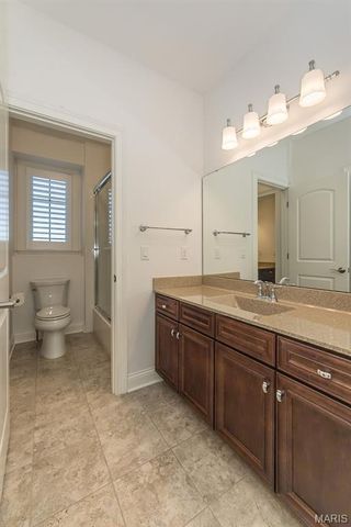 30 Meadowbrook Country Club Estate, Ballwin, MO 63011