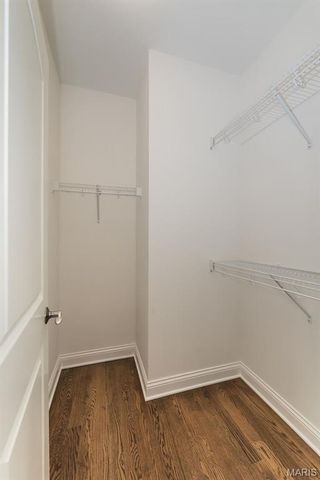 30 Meadowbrook Country Club Estate, Ballwin, MO 63011