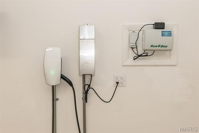 30 Meadowbrook Country Club Estate, Ballwin, MO 63011