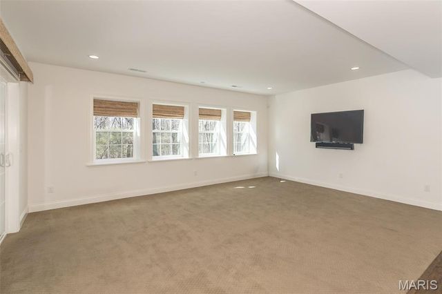 30 Meadowbrook Country Club Estate, Ballwin, MO 63011