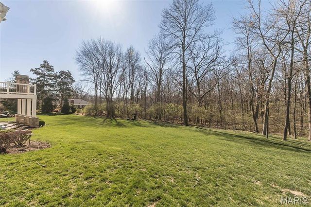 30 Meadowbrook Country Club Estate, Ballwin, MO 63011
