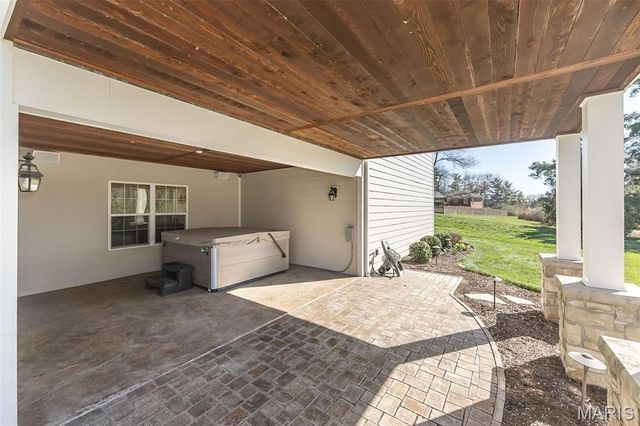 30 Meadowbrook Country Club Estate, Ballwin, MO 63011