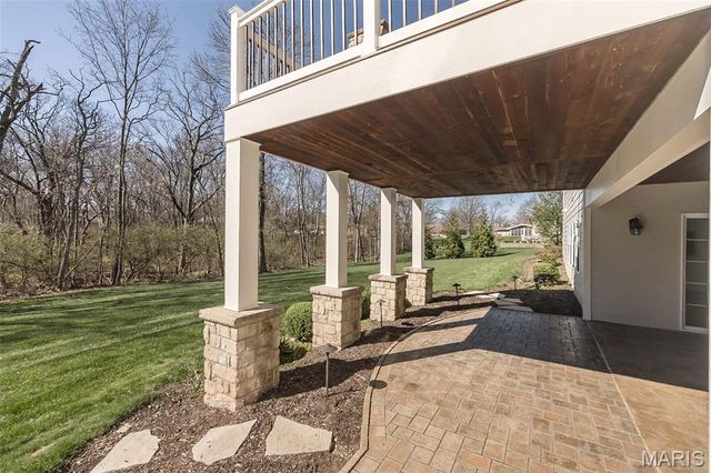 30 Meadowbrook Country Club Estate, Ballwin, MO 63011