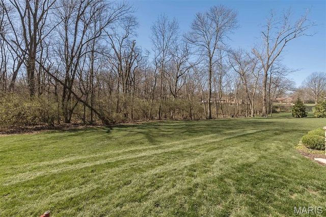 30 Meadowbrook Country Club Estate, Ballwin, MO 63011