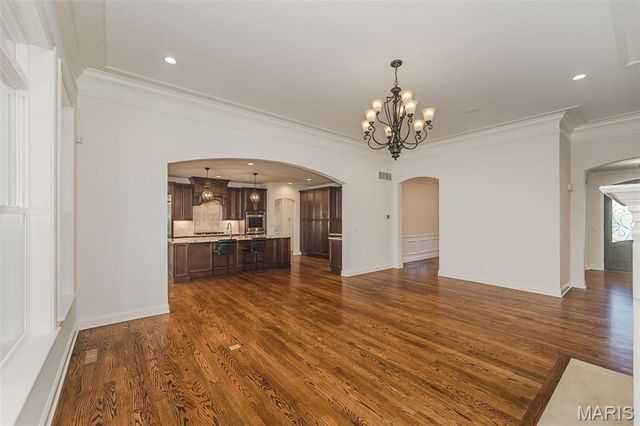 30 Meadowbrook Country Club Estate, Ballwin, MO 63011