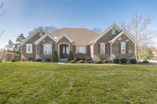 30 Meadowbrook Country Club Estate, Ballwin, MO 63011