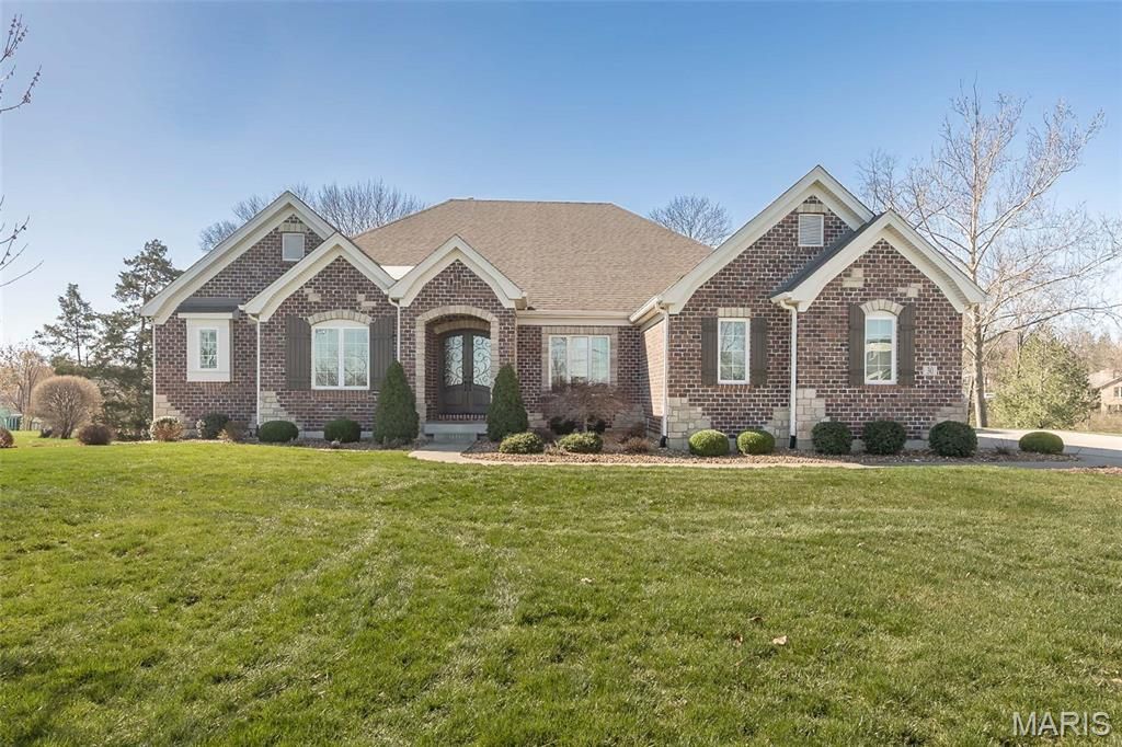 30 Meadowbrook Country Club Estate, Ballwin, MO 63011