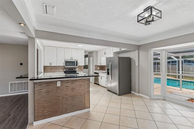 7111 GATEWAY COURT, Tampa, FL 33615