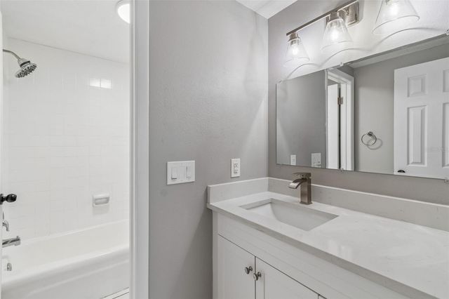 7111 GATEWAY COURT, Tampa, FL 33615