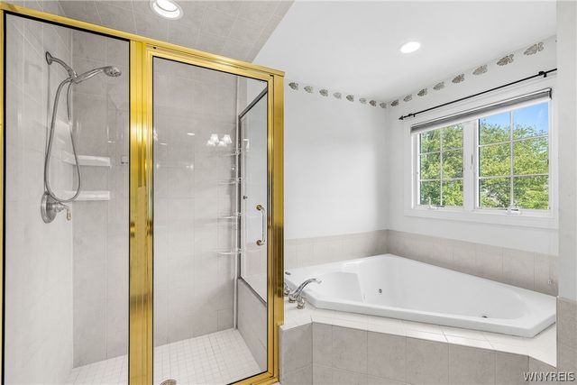 4169 Foxwood Lane, Clarence, NY 14221