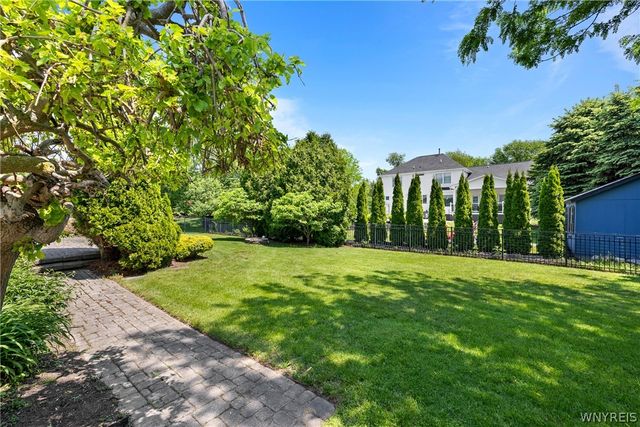 4169 Foxwood Lane, Clarence, NY 14221