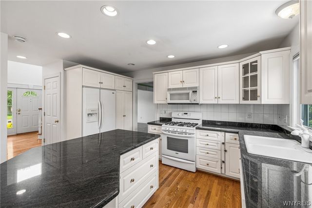 4169 Foxwood Lane, Clarence, NY 14221