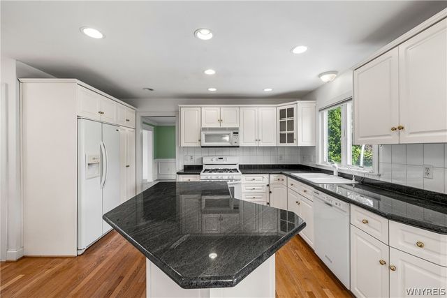 4169 Foxwood Lane, Clarence, NY 14221