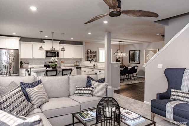 6044 Lahring Road, Fenton Charter Township, MI 48451