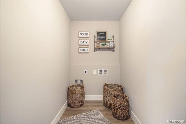 6044 Lahring Road, Fenton Charter Township, MI 48451