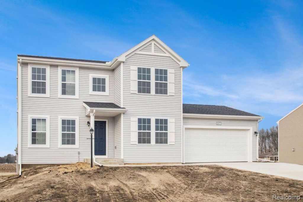 6044 Lahring Road, Fenton Charter Township, MI 48451