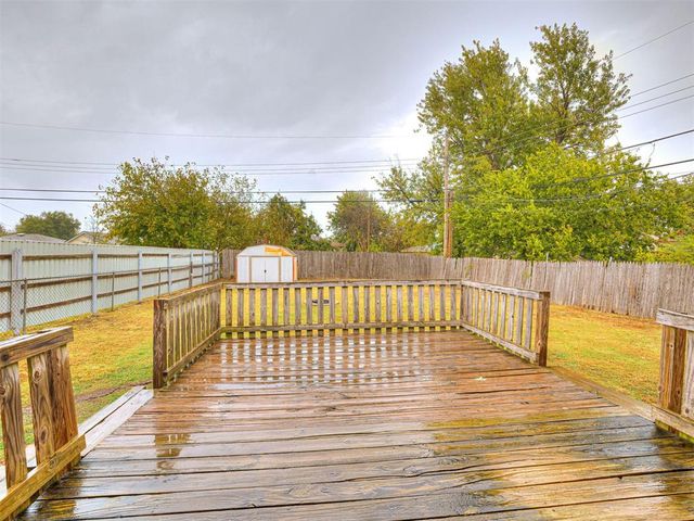 909 Holoway Drive, Midwest City, OK 73110