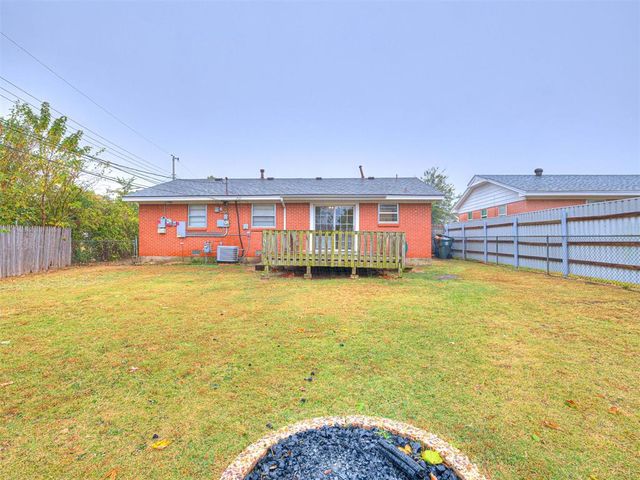 909 Holoway Drive, Midwest City, OK 73110