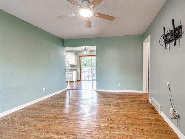 909 Holoway Drive, Midwest City, OK 73110