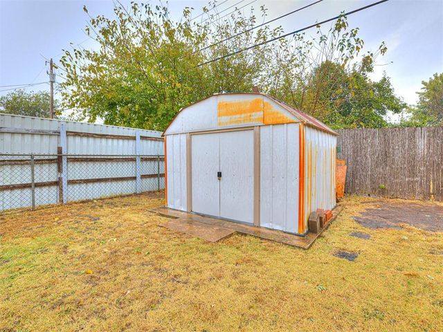 909 Holoway Drive, Midwest City, OK 73110