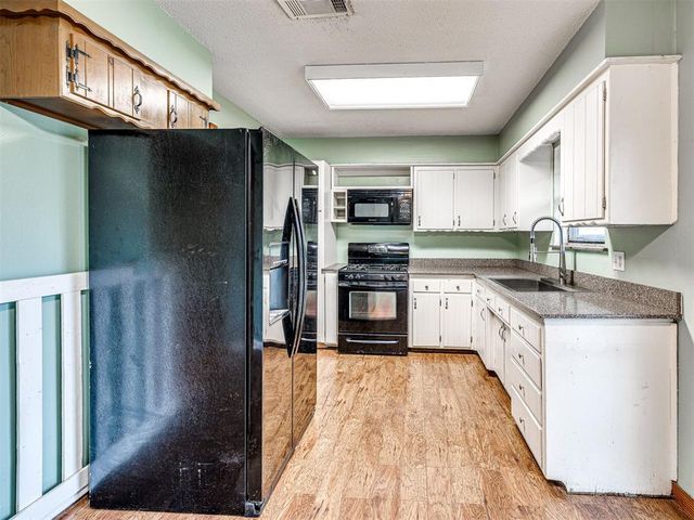 909 Holoway Drive, Midwest City, OK 73110