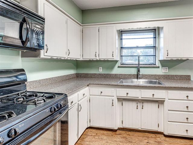 909 Holoway Drive, Midwest City, OK 73110