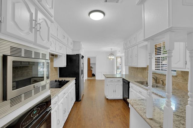 638 Arawe Circle E, Irving, TX 75060