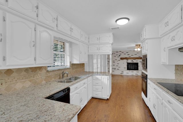 638 Arawe Circle E, Irving, TX 75060