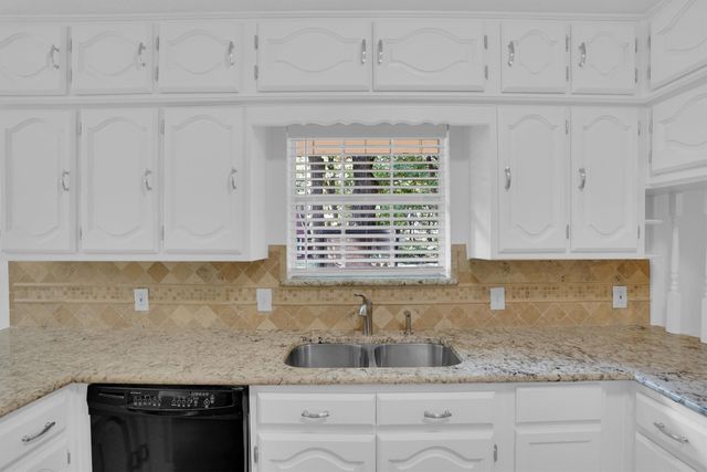 638 Arawe Circle E, Irving, TX 75060