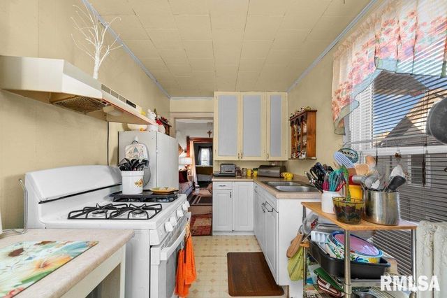 1618 11TH Avenue, Moline, IL 61265