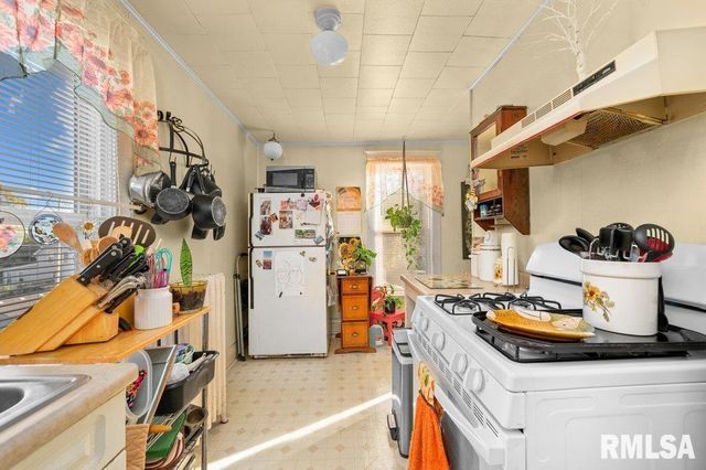 1618 11TH Avenue, Moline, IL 61265