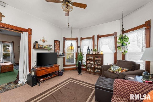 1618 11TH Avenue, Moline, IL 61265