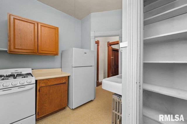 1618 11TH Avenue, Moline, IL 61265