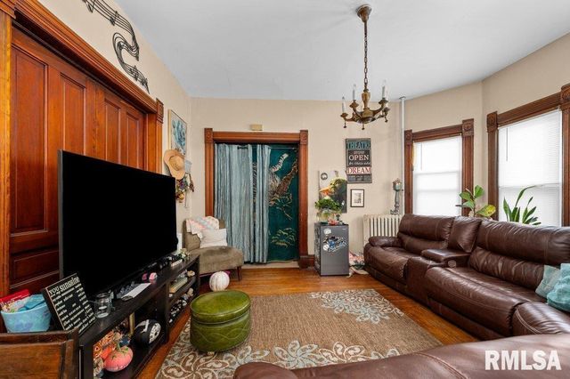 1618 11TH Avenue, Moline, IL 61265