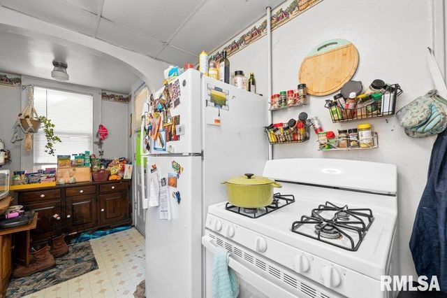 1618 11TH Avenue, Moline, IL 61265