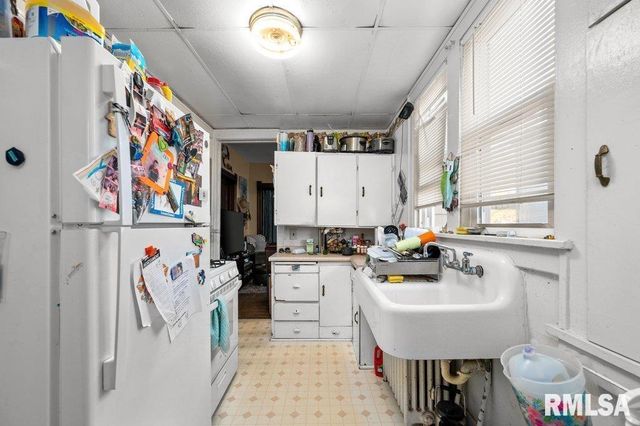 1618 11TH Avenue, Moline, IL 61265